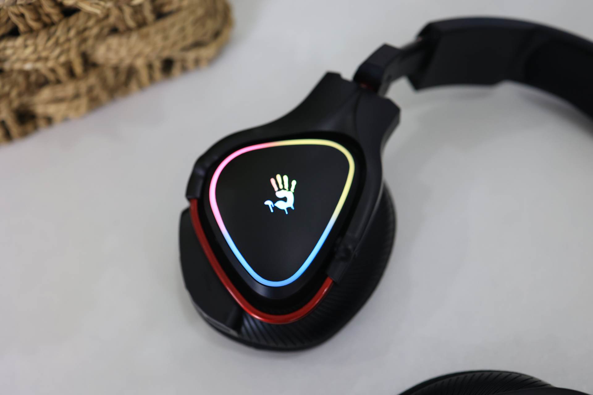 双飞燕血手幽灵无线耳机,辨位感强烈的电竞耳机推荐