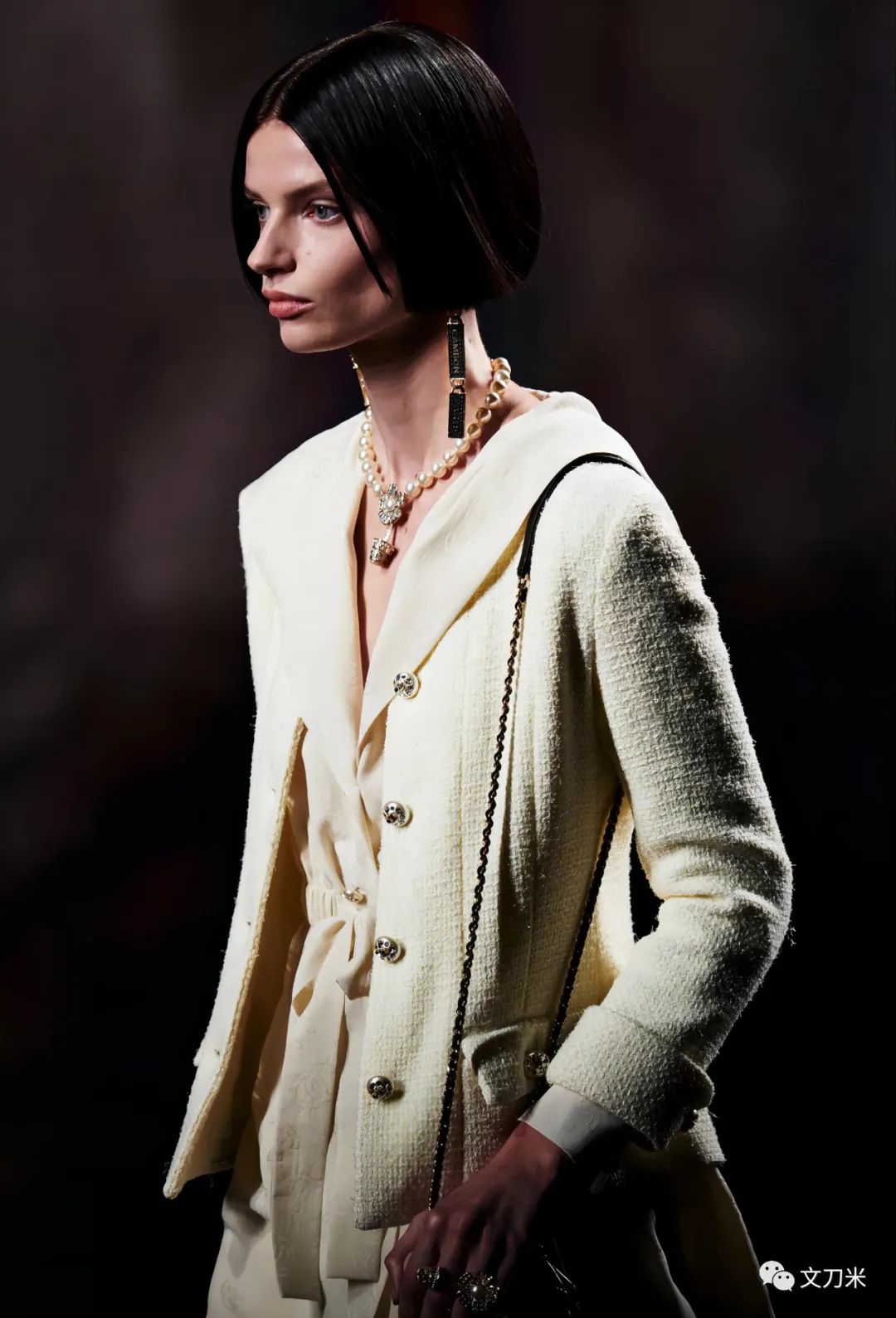 小香风全身黑,特别小香风