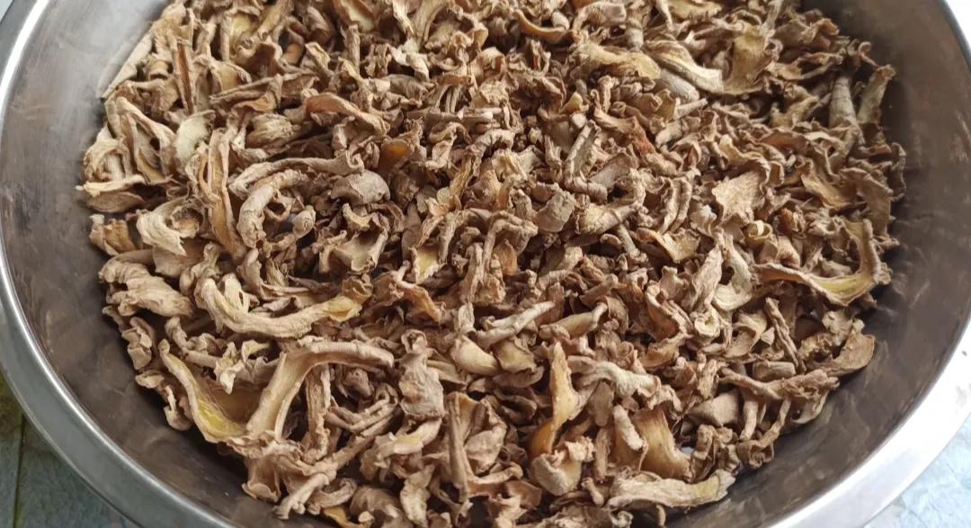 生姜能晒成干姜吗,生姜放蔫了还能吃吗