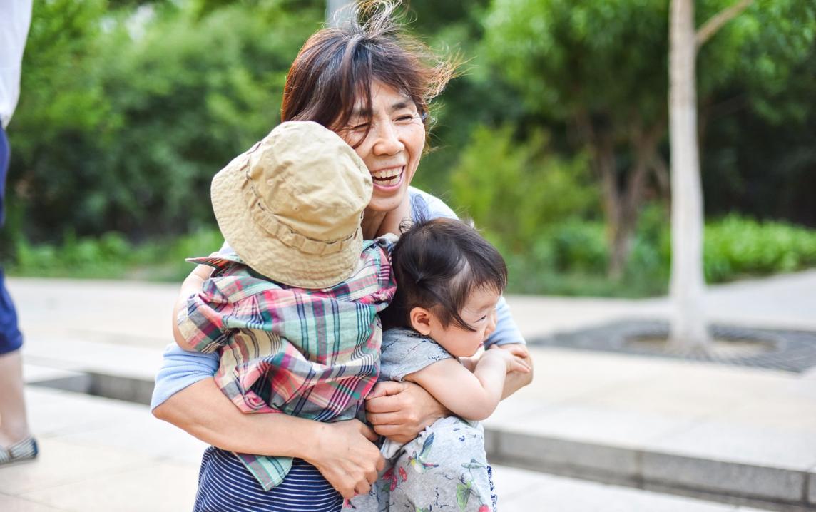 孩子长大不愿亲近姥姥,孩子过度依恋姥姥该怎么办