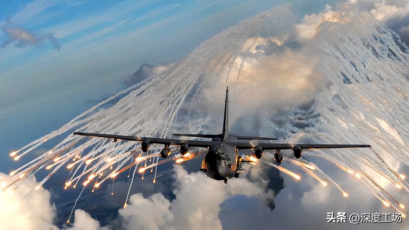 伊朗飞机空中爆炸视频,伊朗导弹袭击最新消息视频