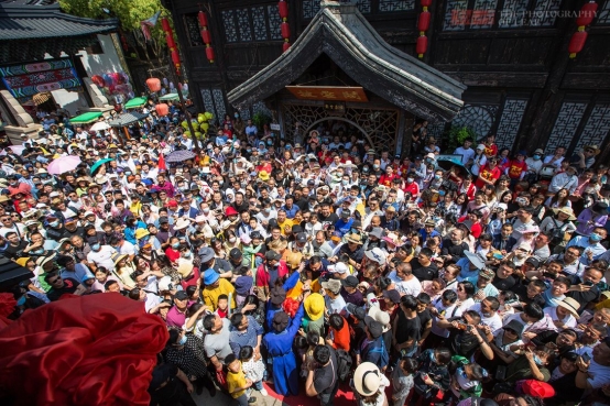 大量英国人来中国生活,大量英国游客涌入中国