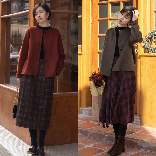 “短外套+裙子”=2022的显高穿搭，小个子很适用