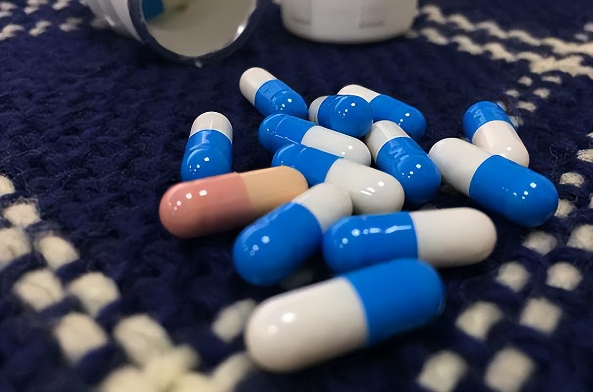 阿莫西林和头孢属于同种抗生素吗,世界上两大抗生素阿莫西林和头孢