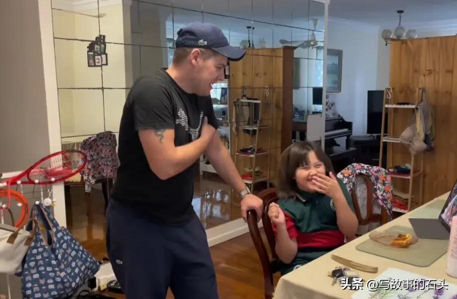 中国姑娘怀揣2000块去澳洲打工，嫁澳洲帅哥，打拼15年买两栋房