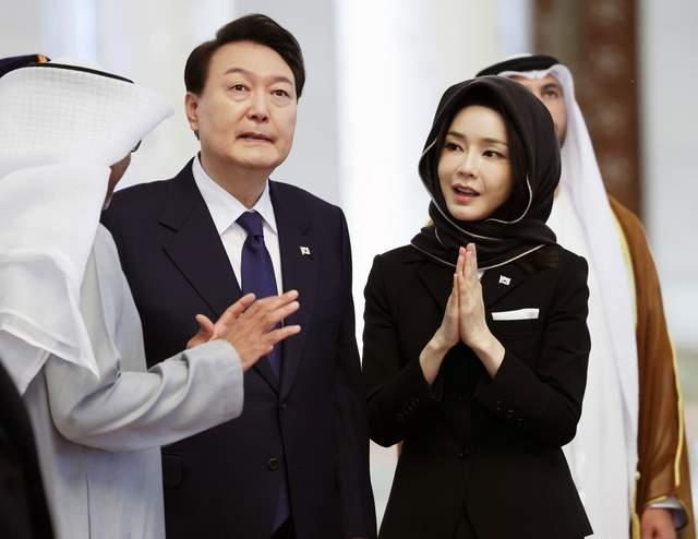 韩国总统夫人金建熙穿搭,韩国现任总统夫人美照