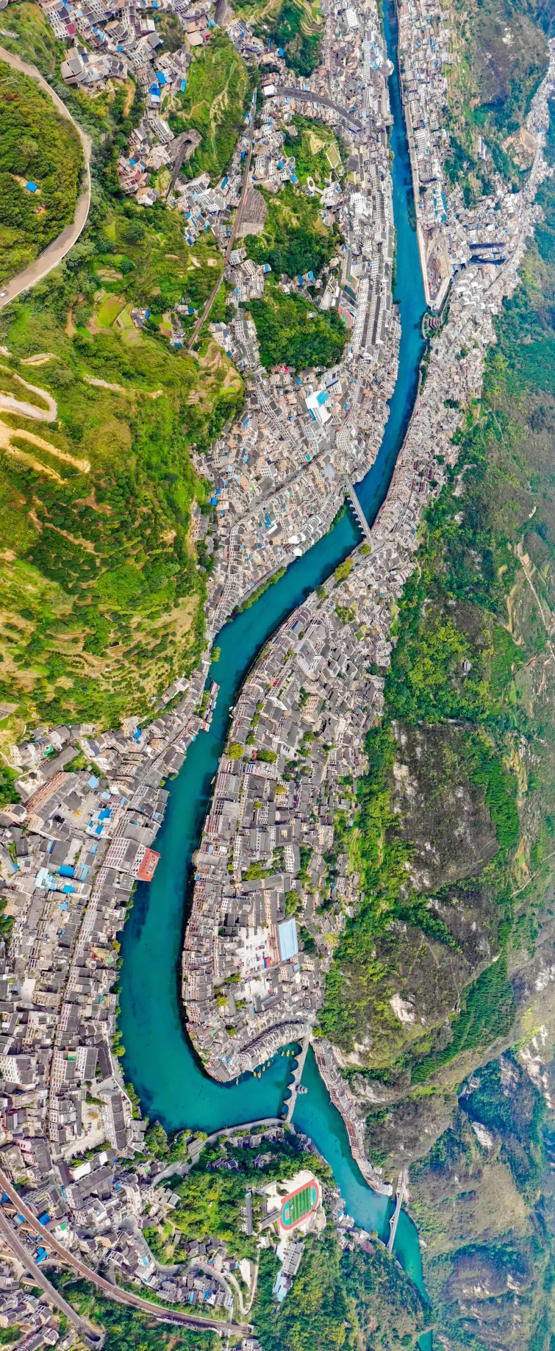 如何看懂中国第一山地省的多彩文化史诗？