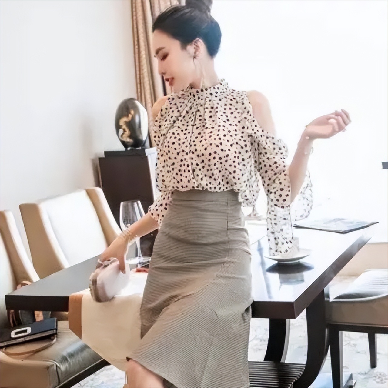 有哪些牌子的衣服适合中年妈妈穿,中年妇女适合穿什么牌子的卫衣