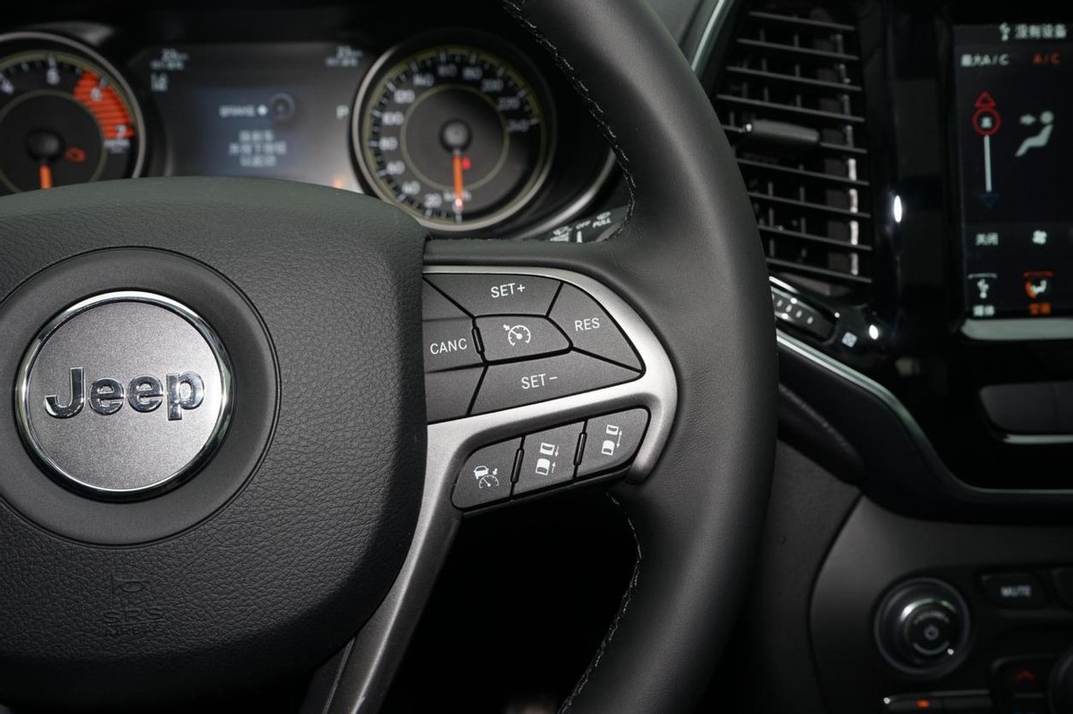 jeep自由光265,2020款自由光2.0t四驱265马力