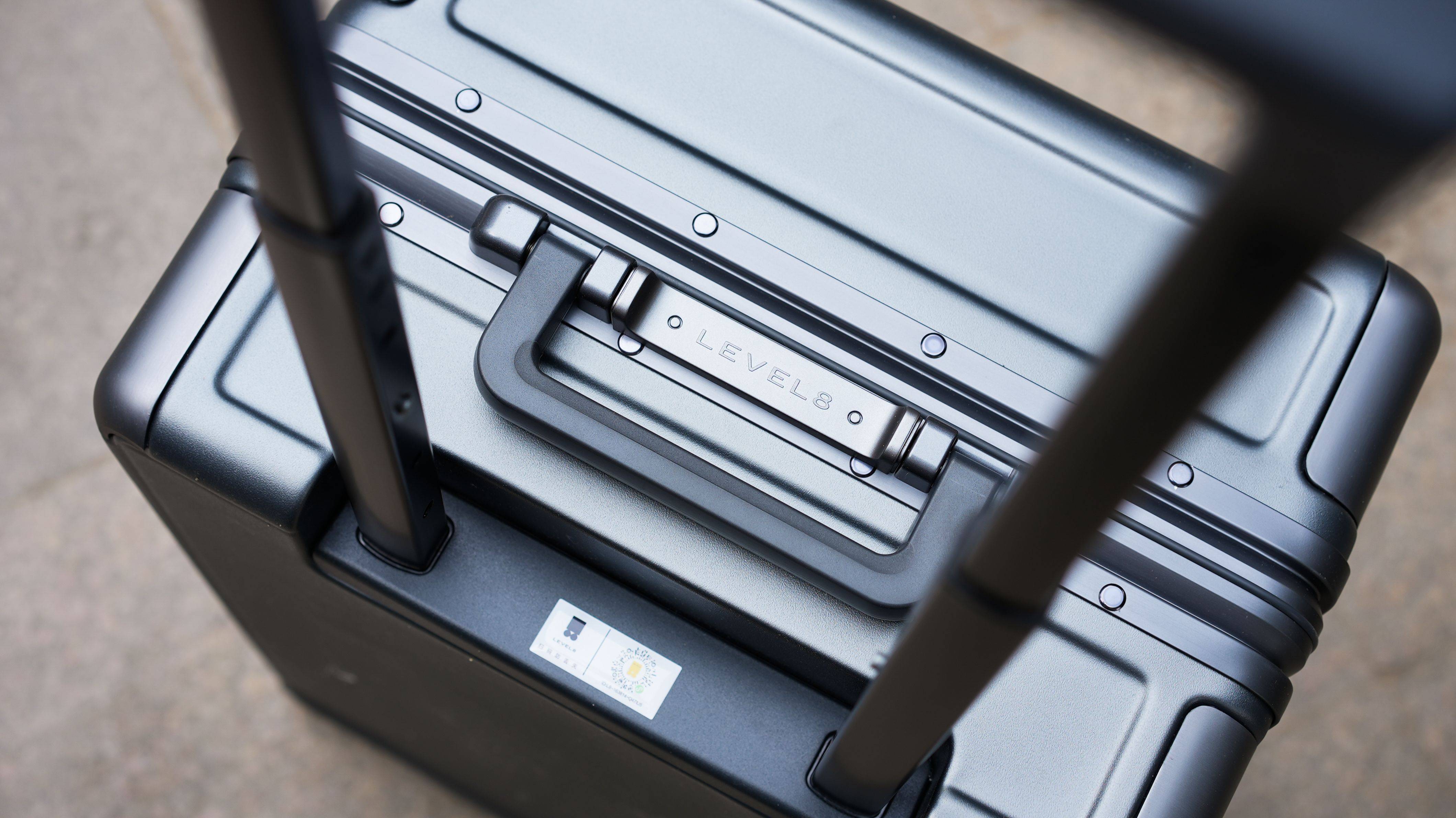 外交官行李箱和地平线8号哪个好 (3天旅行适合多大的行李箱)