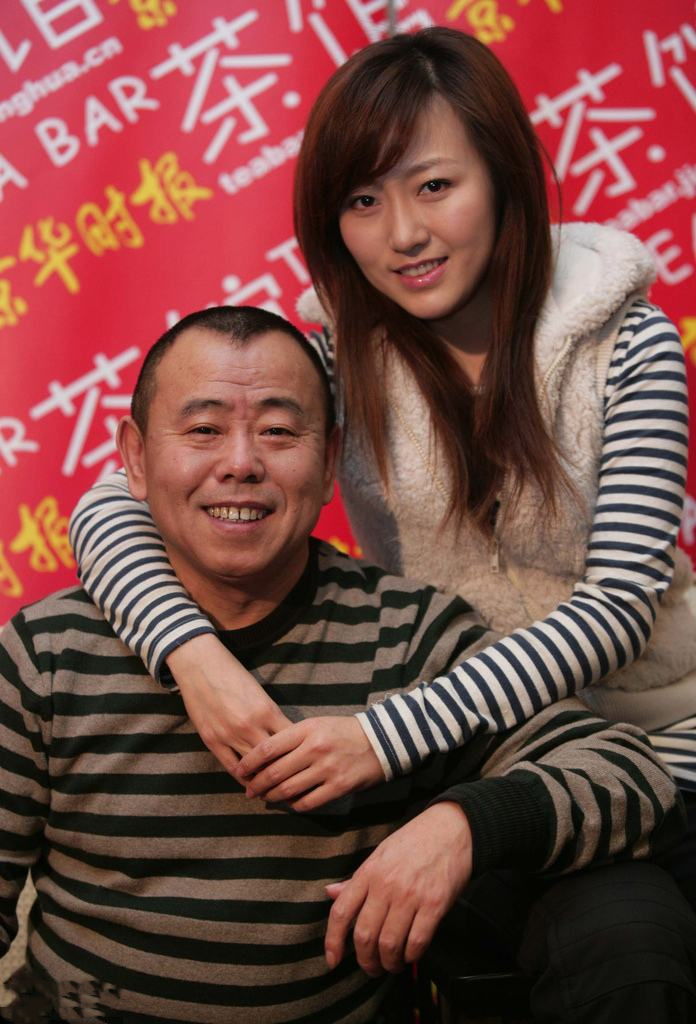 潘长江晚节不保，他那嫁给10亿富豪的女儿潘阳，如今过得如何？