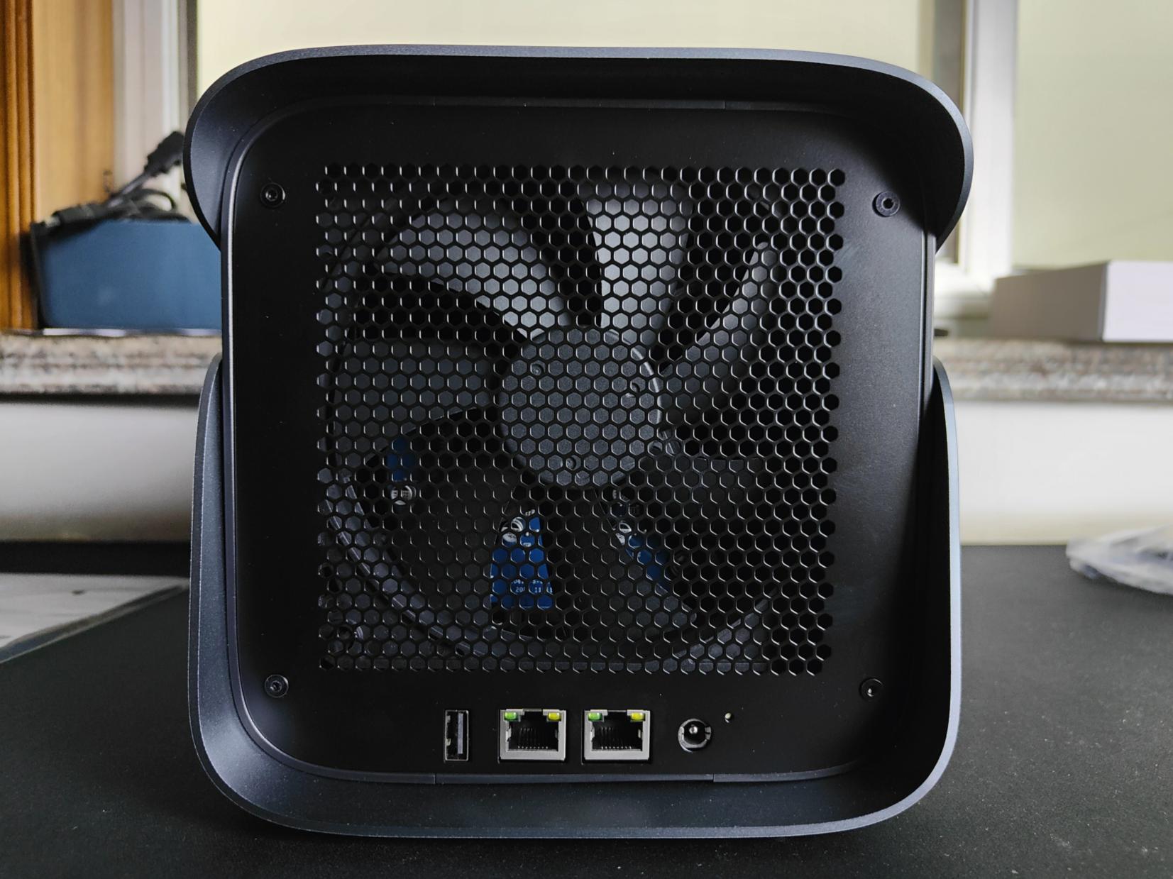 简单易用专治花里胡哨的NAS！小姐姐实测极空间新Z4！附微信备份