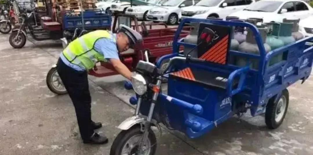 老年人不考驾照的三轮车,老年助力三轮车需要考驾照吗