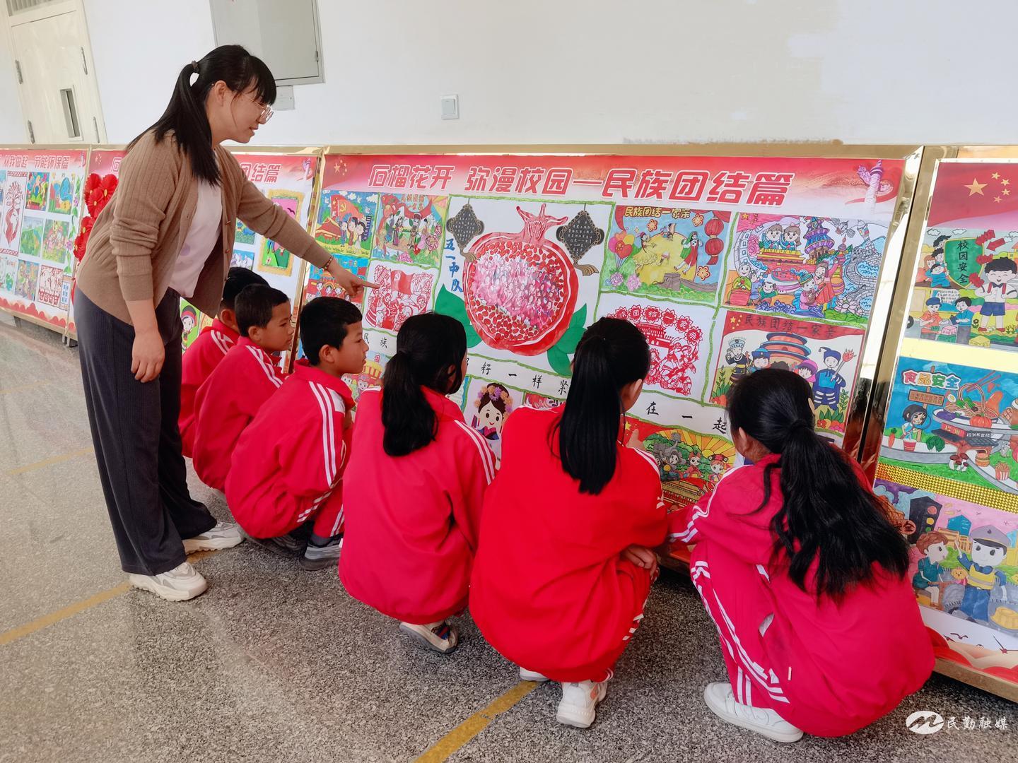民族团结一家亲石榴花开,民族团结一家亲小学活动