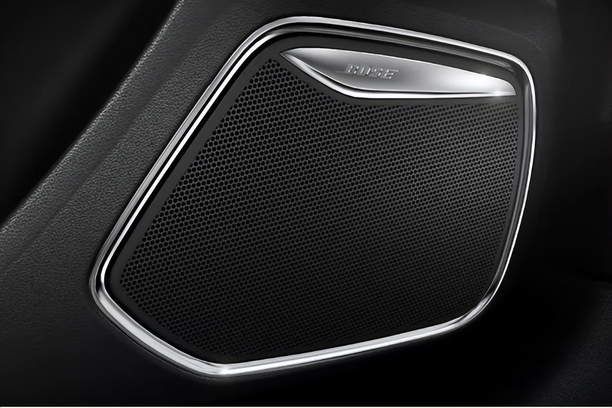 车载音响是原装的好还是改装的好,改装一套中等的车载音响多少钱