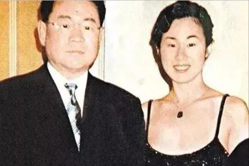 甘比豪门阔太日常,甘比从狗仔逆袭成为香港女首富