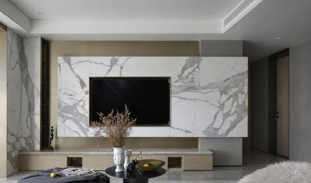 鱼肚白墙砖怎么贴显档次,鱼肚白瓷砖铺贴实景图