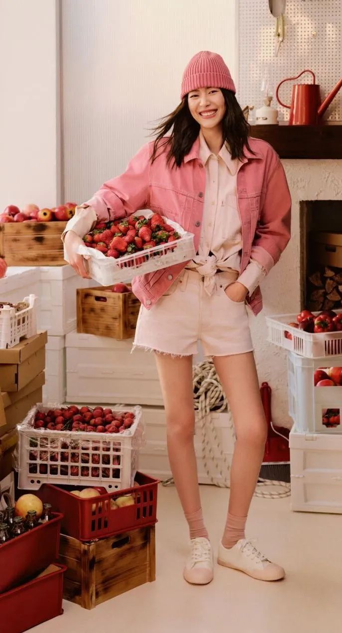 杂志封面最近流行高糊风？！网友吐槽：认不出！拍了个寂寞似的…