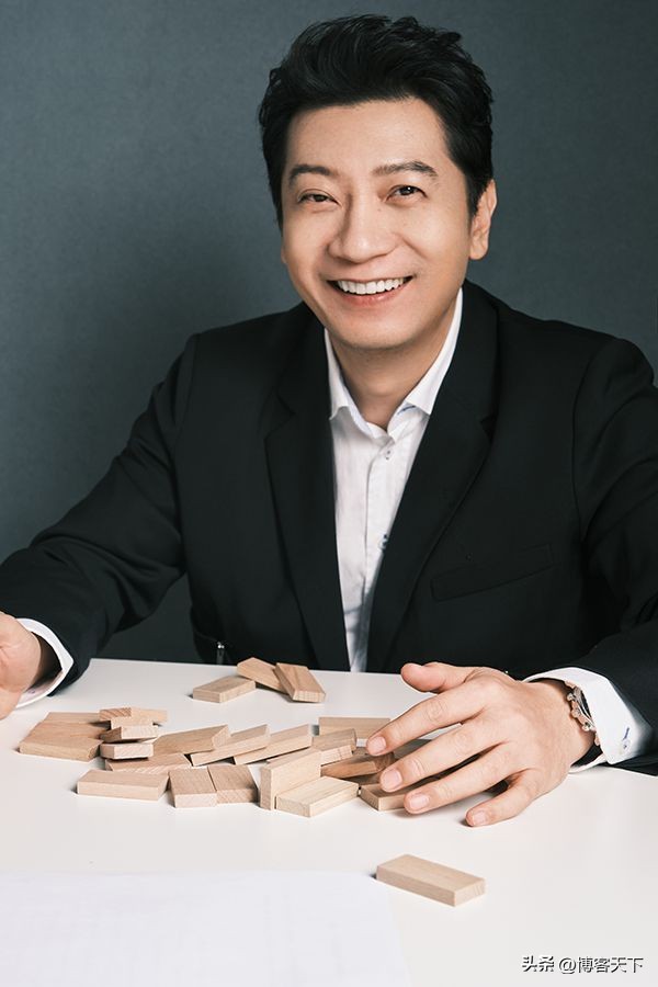 他火了之后就抛弃赵丽颖,王启年年轻的时候