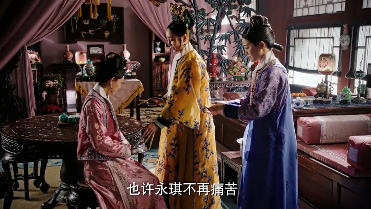 如懿剪掉她的画像焚烧,如懿死前把画剪了