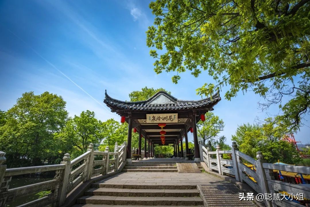 江苏镇江，比扬州安逸。这座有钱低调的小城，倦了就去小住几日