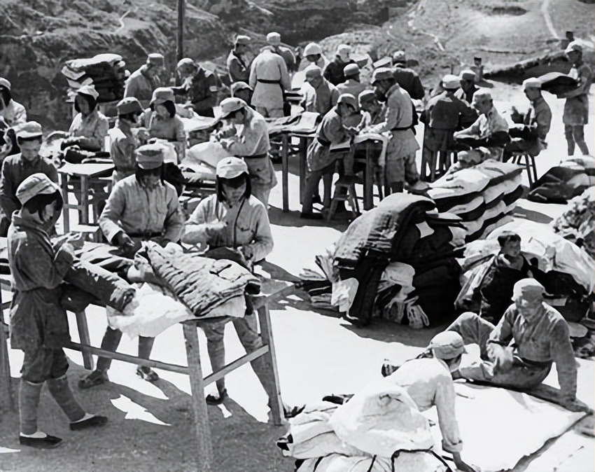 八路军、新四军的军服到底是灰色还是黄色？