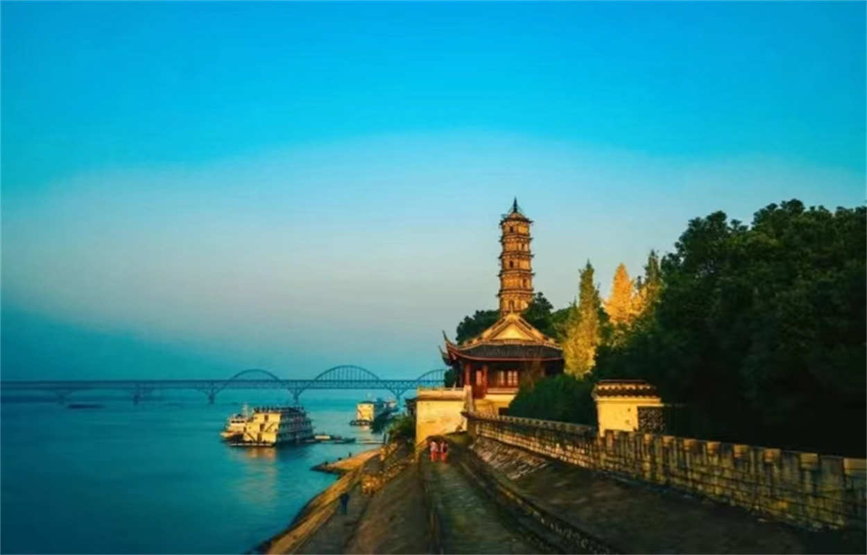 四个必去的宝藏景点 (此生必去中国五个宝藏地)