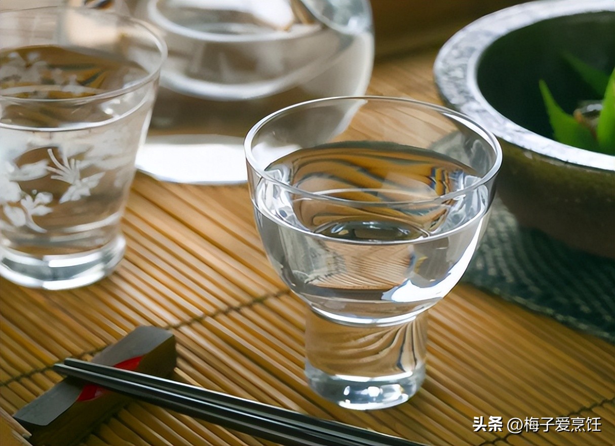 怎么从酒瓶上面区别纯粮酒真假,从酒瓶上怎样看是纯粮食酒