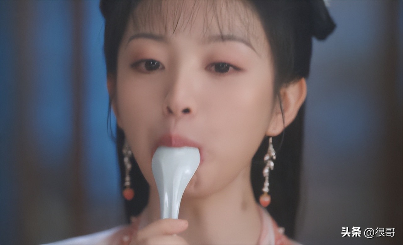 田曦薇凭借《卿卿日常》出圈,不仅七天涨粉45万,演技也备受好评