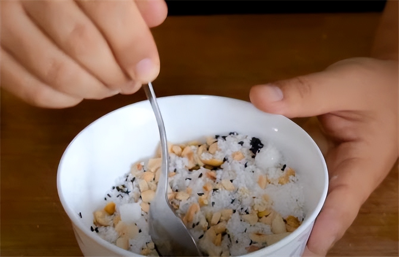 糯米糍怎么做才软软糯糯,改良版糯米糍搭配自制馅料