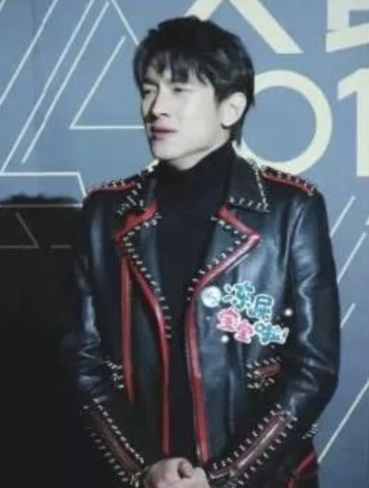 明星红毯假摔事件,明星红毯假摔倒抢镜