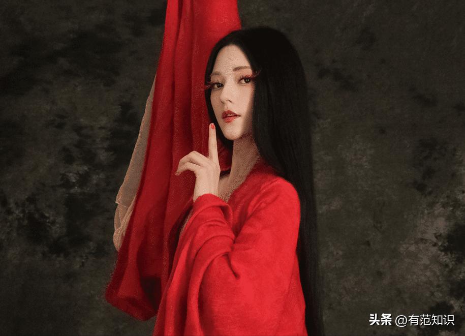 这次轮到51岁乌尔善翻车了?九尾狐“袒胸露乳”,观众直呼辣眼睛