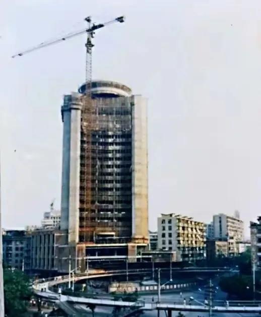 春游开拓眼界,春游樱花广场图片