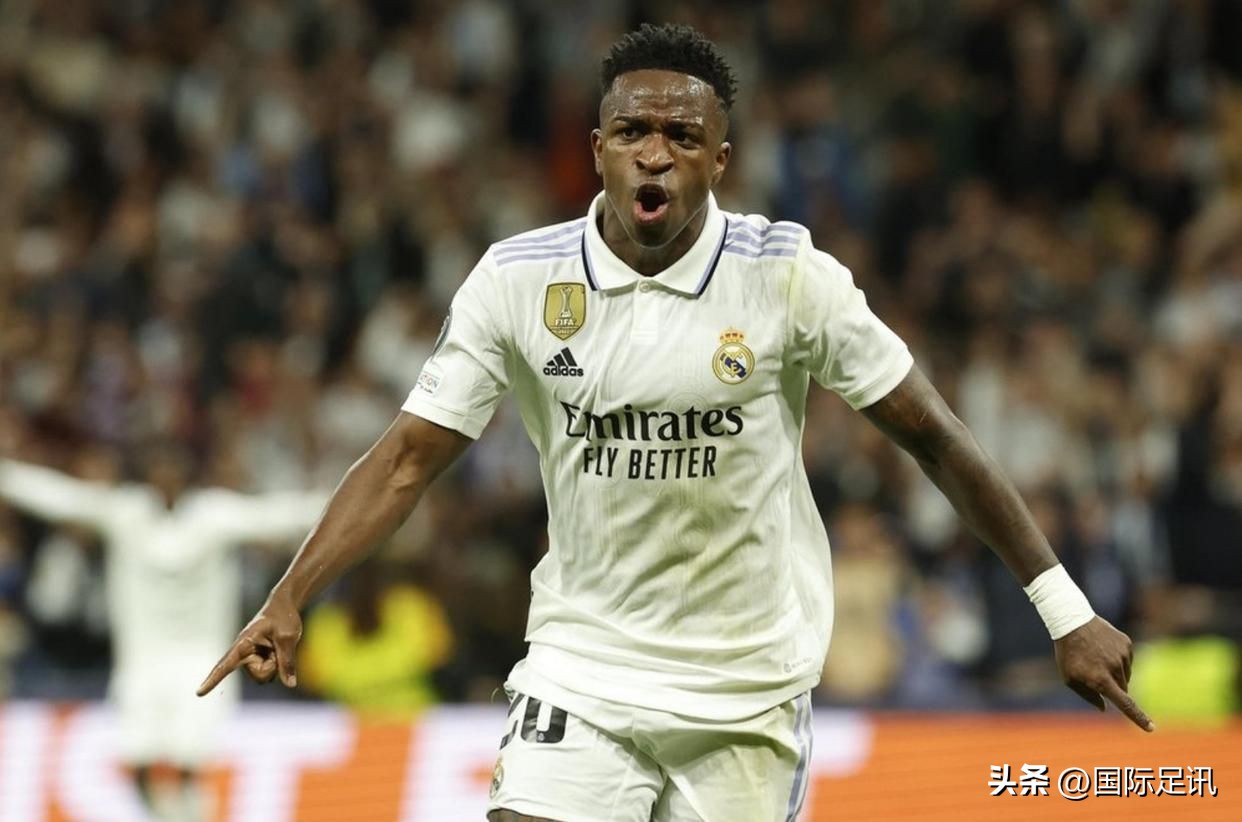 现在世界足坛排名前五的攻击手，梅西、维尼修斯、本泽马……