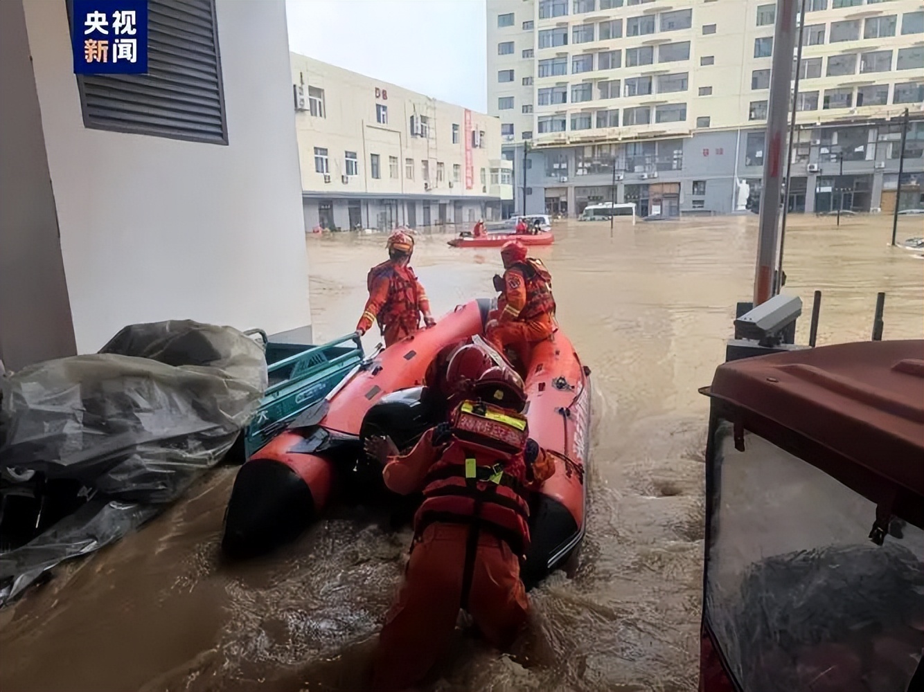 愿得此身长报国,何须生入玉门关,致敬涿州救灾英雄