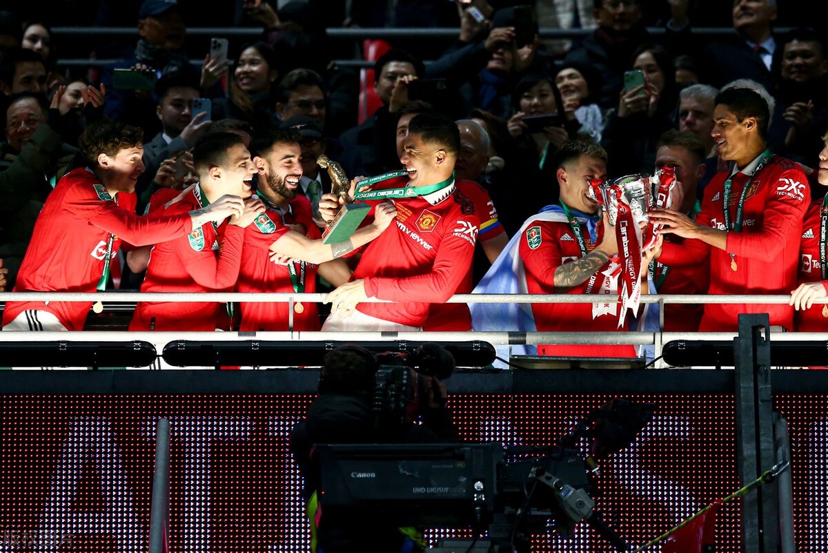 曼联夺冠曼联歌响起,曼联联赛杯夺冠庆典