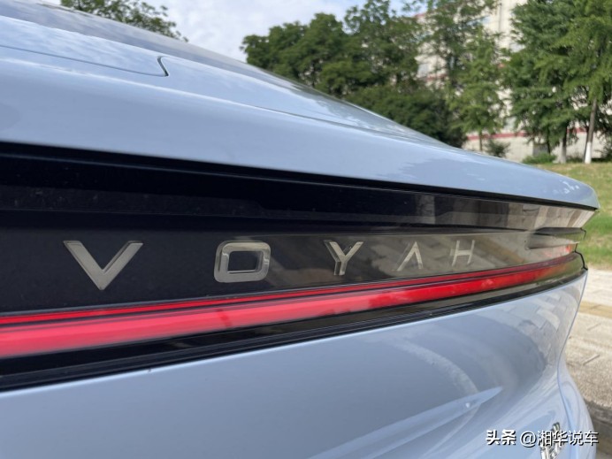 岚图追光舒适和运动模式区别,新车岚图商务车7座售价