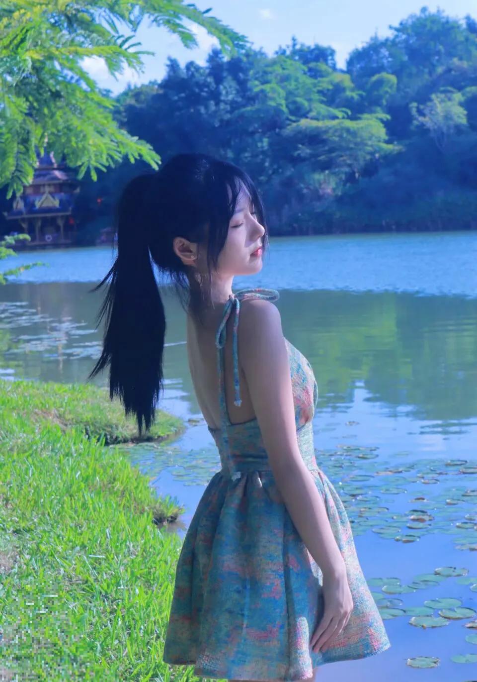 泳装比基尼长腿美女，*袜丝**街拍秀，艺术街拍