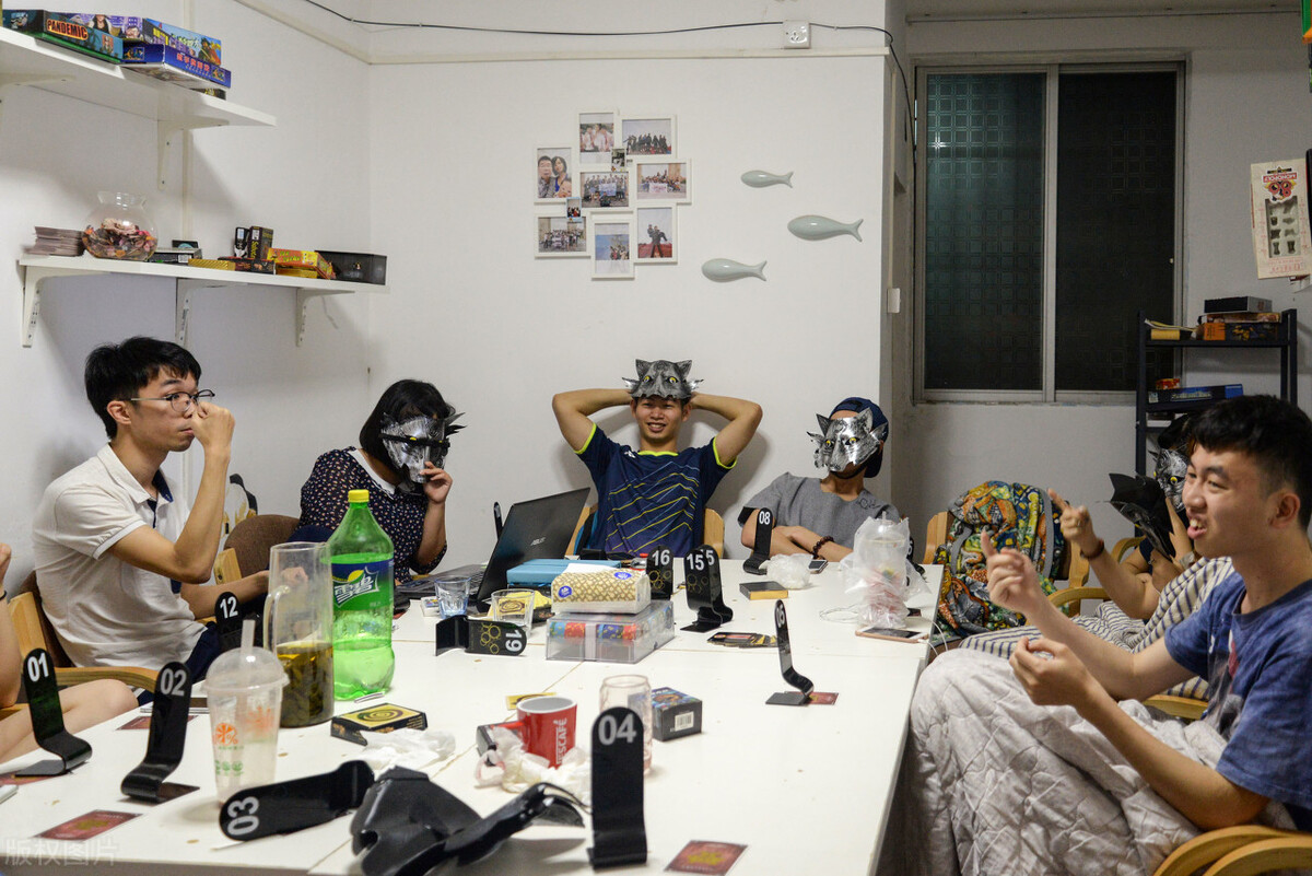 太空狼人杀内鬼怎么玩儿,狼人杀好玩嘛