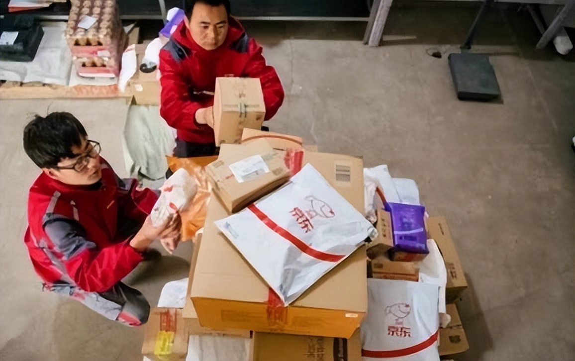 京东001号快递员金宜财:死心塌地送快递12年,刘强东给了他什么
