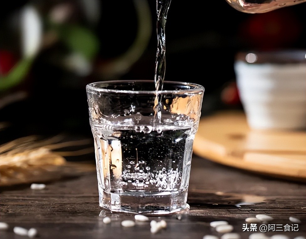 同样是酒茅台为什么这么贵,同样是茅台醇价格为啥差距那么大