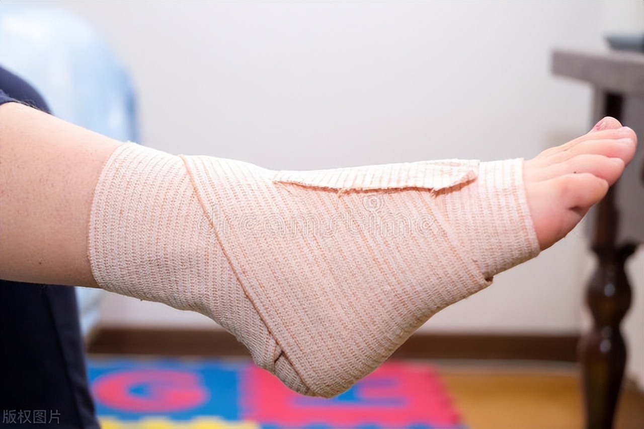 脚上破了很大一块皮怎么消炎,脚上破了很大一块皮怎么办