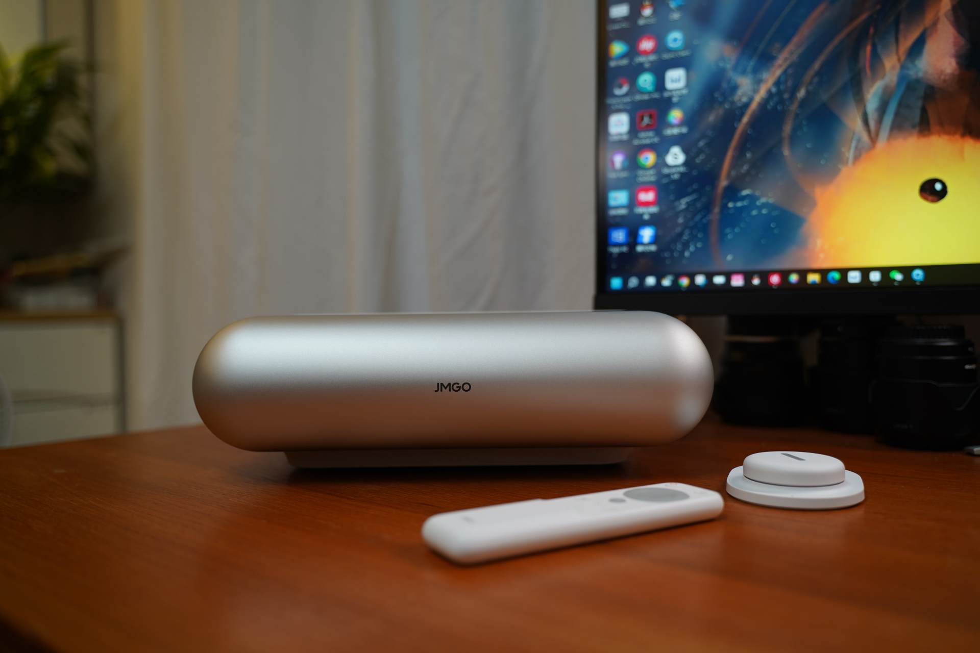 家里没空间怎么放投影仪,坚果智慧墙o1pro超短焦投影仪家用