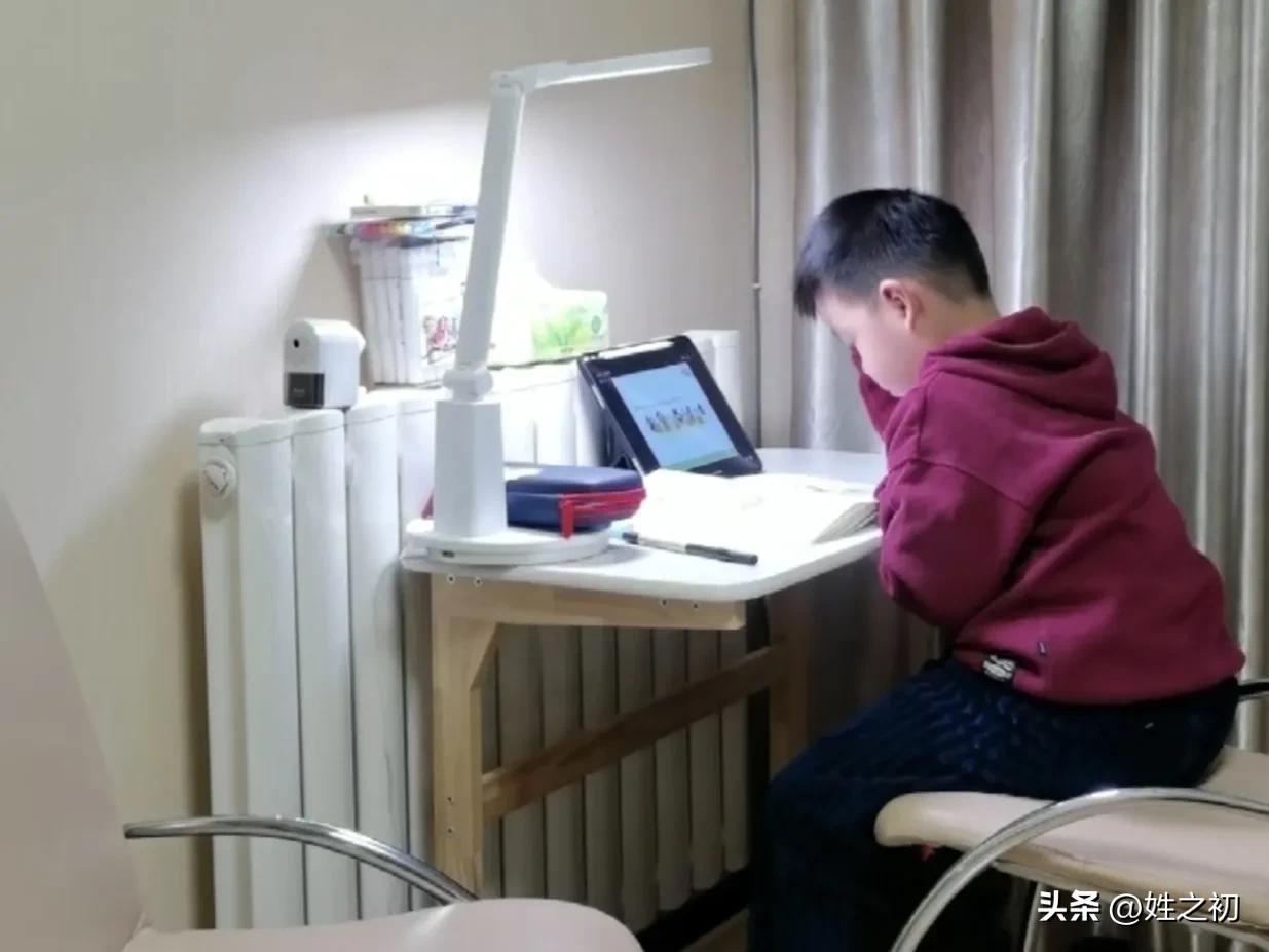 拼音o在拼读时发音,拼音o的正确读音是嗷还是喔