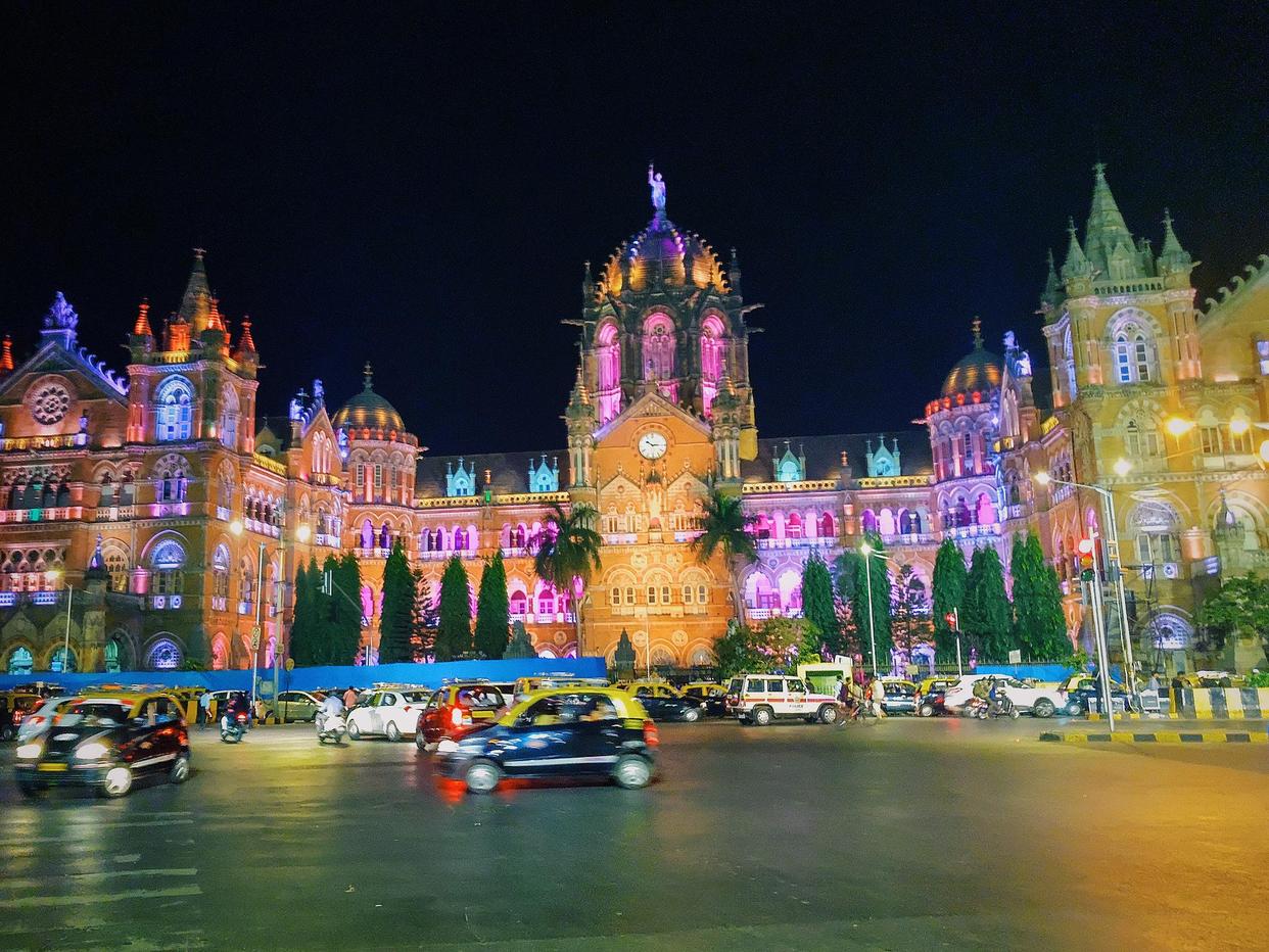 游客去印度旅行，街头买了根冰棒，导游：你是不是不想活了？