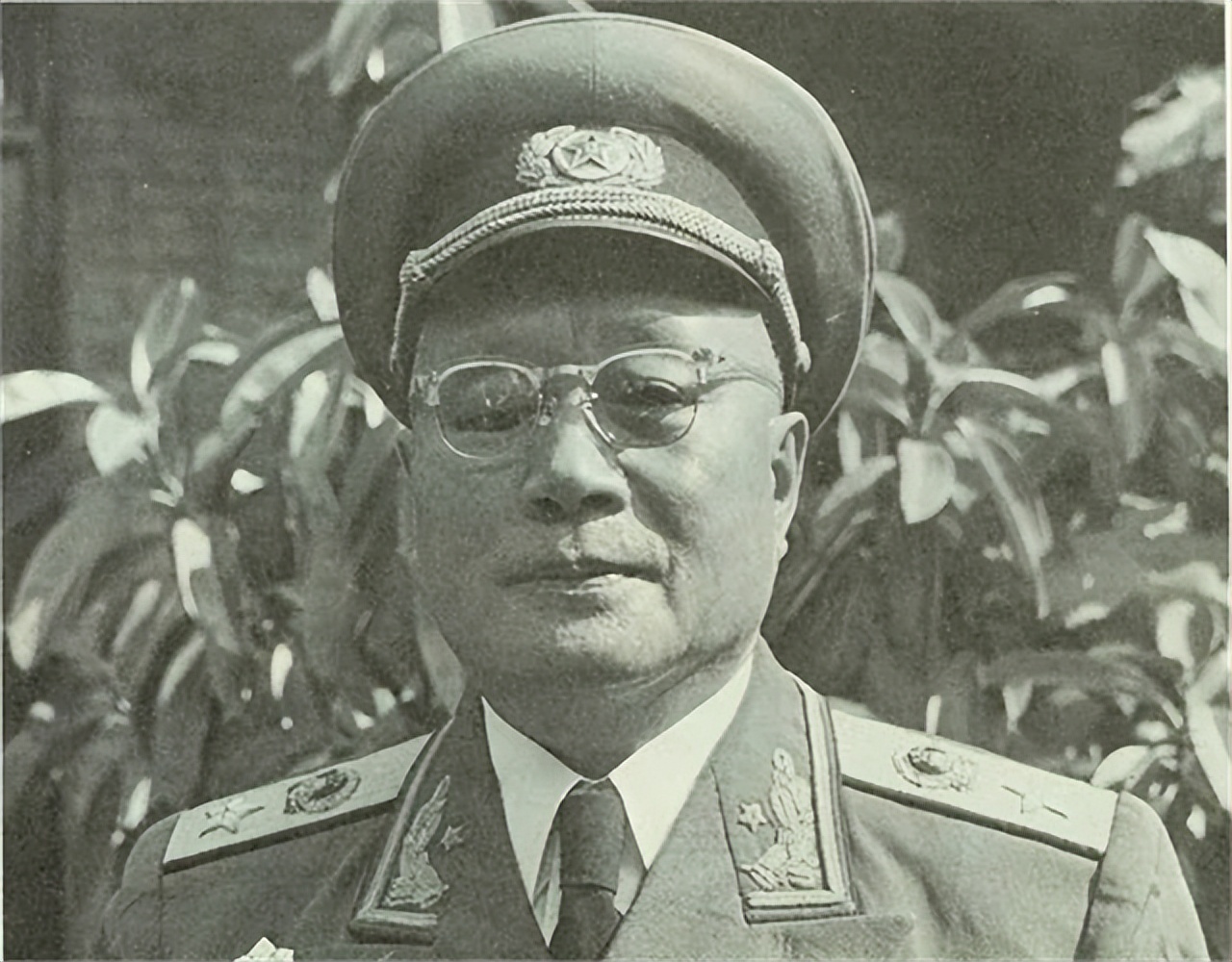 86年*伯承刘**逝世，*小平邓**看到治丧委员会名单大怒：怎么没有肖永银