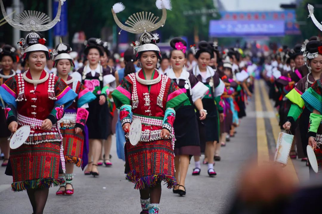 超震撼走秀场面,村超民族走秀完整版