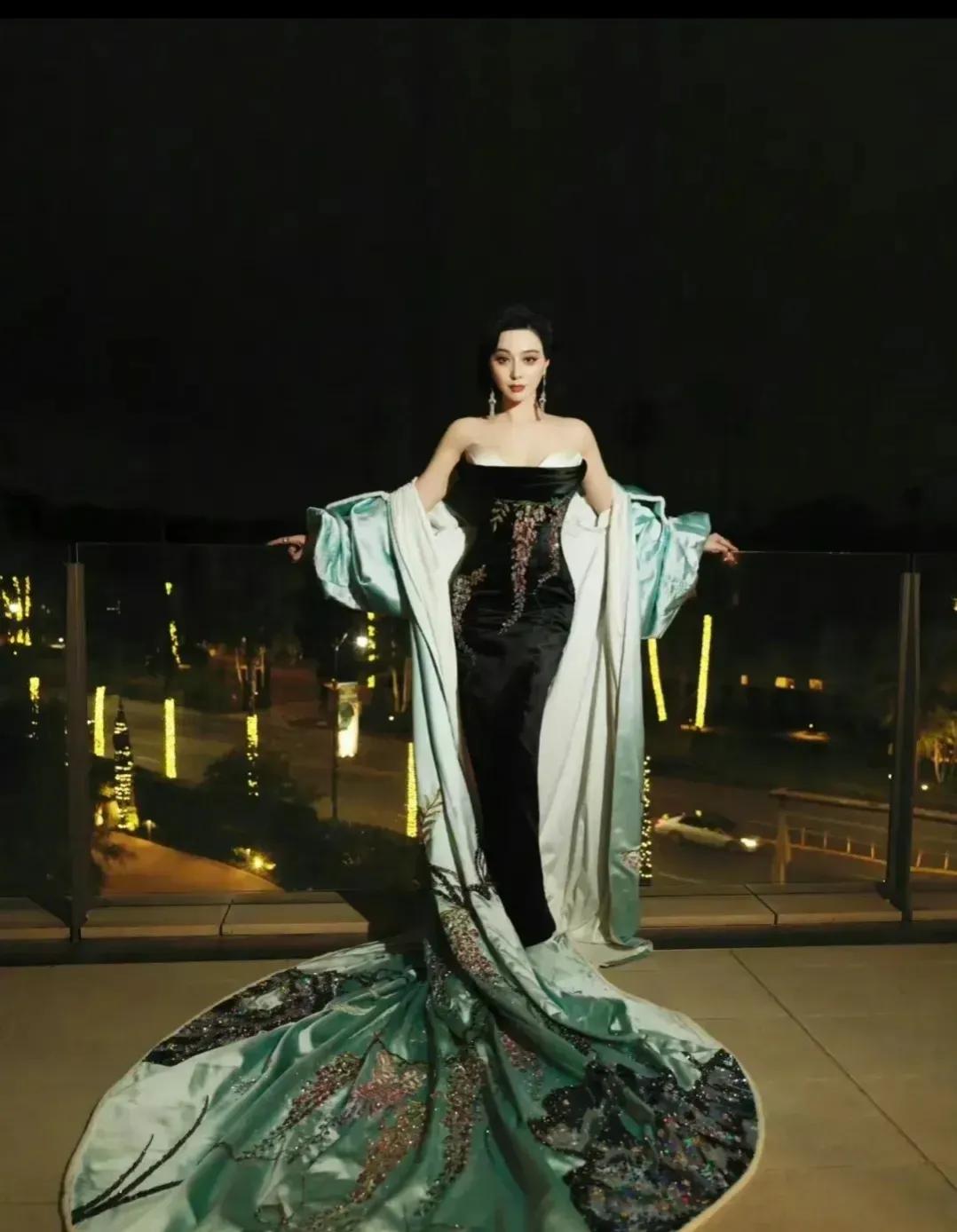 范爷戛纳红毯照,范爷戛纳穿龙袍