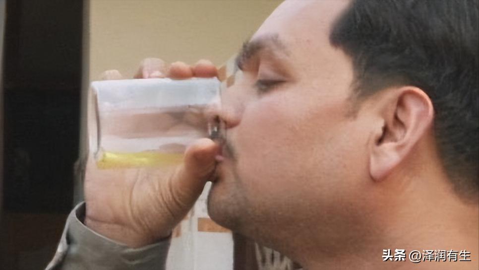 印度教徒喝牛尿能杀病毒吗,印度人用牛尿泡牛粪