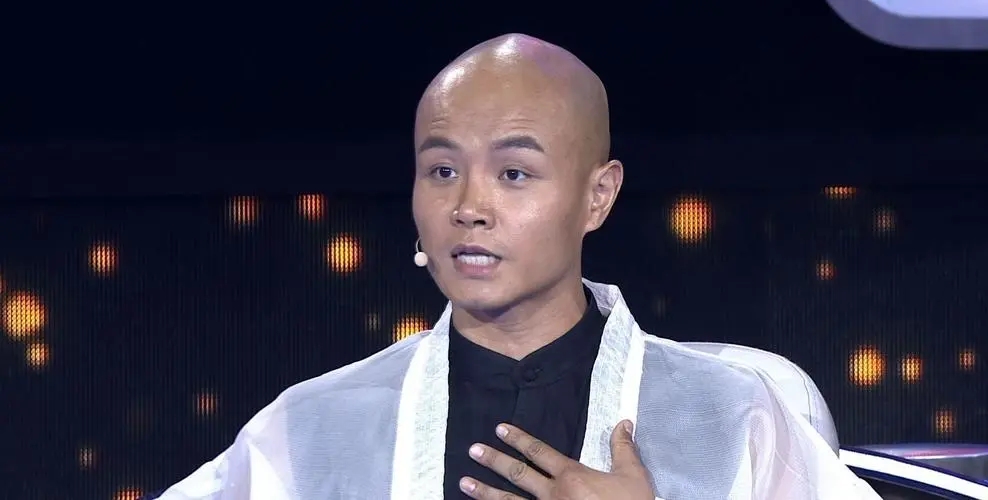 48岁主持人乐嘉现状：移居美国住豪宅、开豪车，过着奢侈的生活！